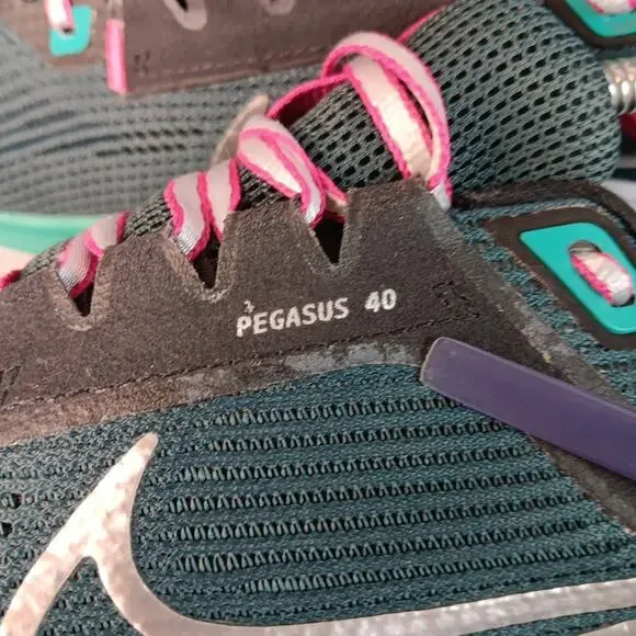 Nike Air Zoom Pegasus 40 Women’s Size 9 Pink Green White Running Shoes - Picture 12 of 16